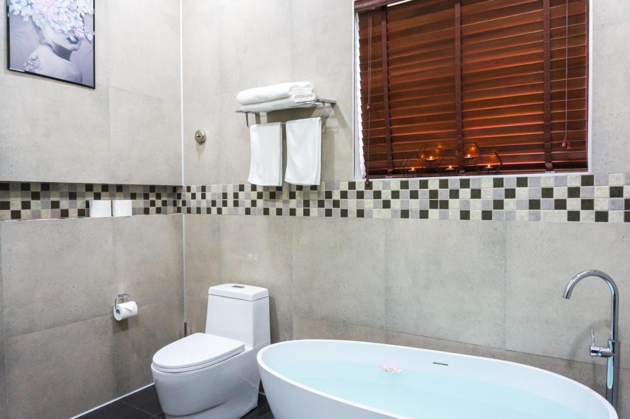 LUXURY PRIVATE VILLAS 400m2 WITH POOL NEAR LIO BEACH El Nido Ngoại thất bức ảnh